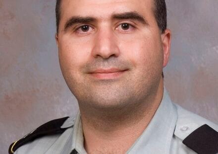 Nidal Malik Hasan wearing a US Army uniform in a 2007 portrait